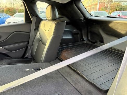 Used 2019 Jeep Cherokee Latitude Plus w/ Comfort/Convenience Group image 20