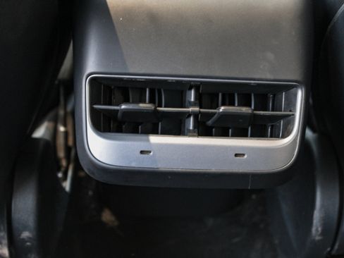 Used 2022 Tesla Model Y Performance AWD/4WD image 22