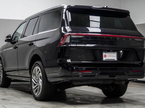 Used 2025 Lincoln Navigator Reserve AWD/4WD image 11