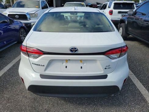 Used 2025 Toyota Corolla LE FWD image 5
