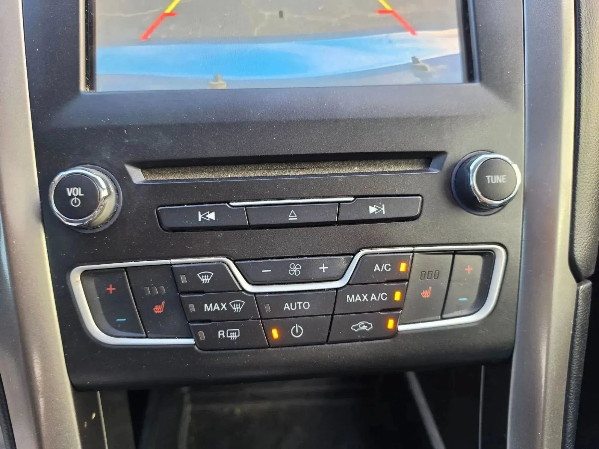 Used 2017 Ford Fusion SE w/ Fusion SE Technology Package FWD image 28