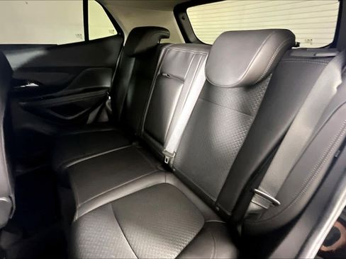 Used 2022 Buick Encore Preferred image 18