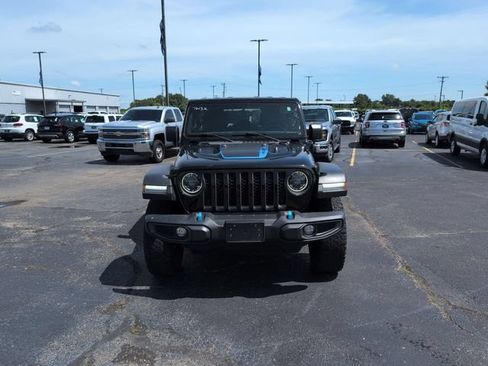 Used 2023 Jeep Wrangler Unlimited Rubicon 4xe w/ Cold Weather Group AWD/4WD image 2
