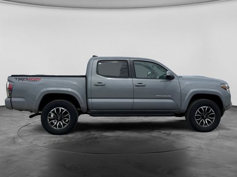 Used 2021 Toyota Tacoma TRD Sport w/ TRD Premium Sport Package AWD/4WD image 11