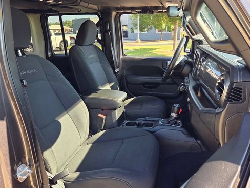 Used 2019 Jeep Wrangler Unlimited Sahara AWD/4WD image 13