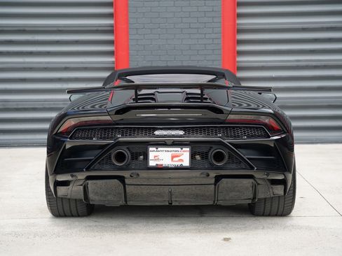Used 2021 Lamborghini Huracan EVO RWD image 12