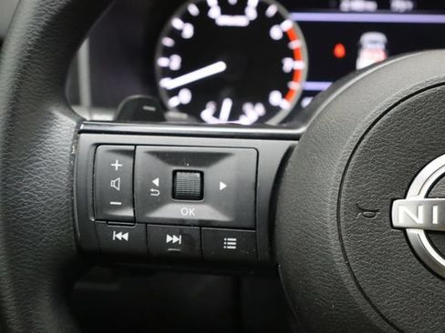 Used 2024 Nissan Rogue S FWD image 23