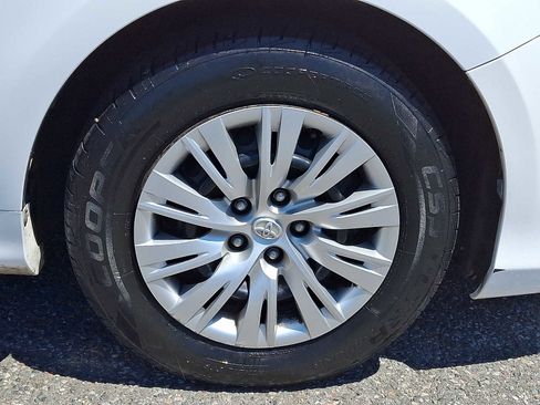 Used 2012 Toyota Camry LE FWD image 8