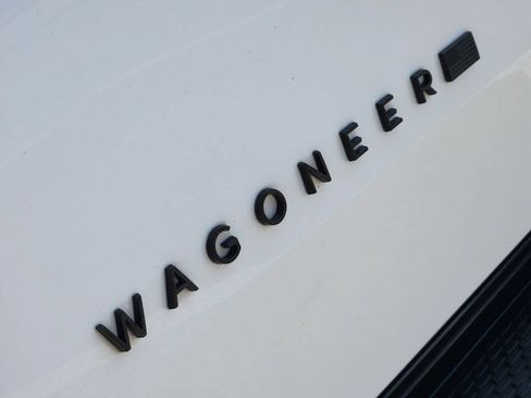 Used 2023 Jeep Wagoneer Series II w/ Convenience Group I AWD/4WD image 11