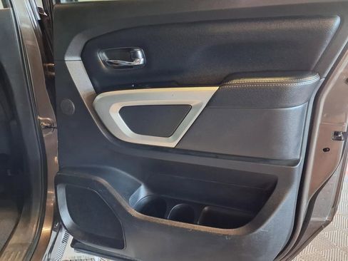 Used 2017 Nissan Titan SL AWD/4WD image 8