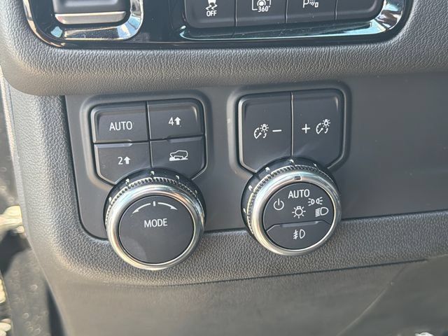 Used 2025 GMC Yukon Denali AWD/4WD image 35