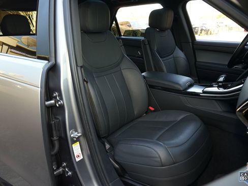 Used 2025 Land Rover Range Rover Sport SE image 10