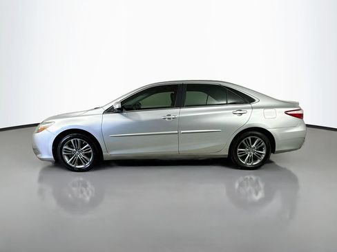 Used 2017 Toyota Camry SE FWD image 4