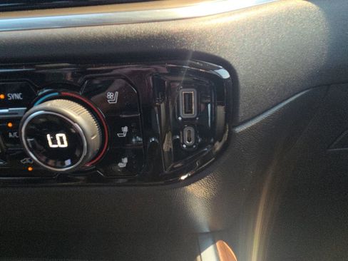 Used 2022 Chevrolet Silverado 1500 High Country w/ Z71 Off-Road Package image 38