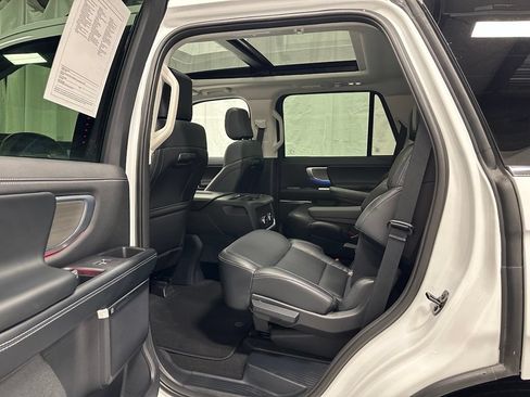 Used 2025 Ford Expedition Platinum AWD/4WD image 41