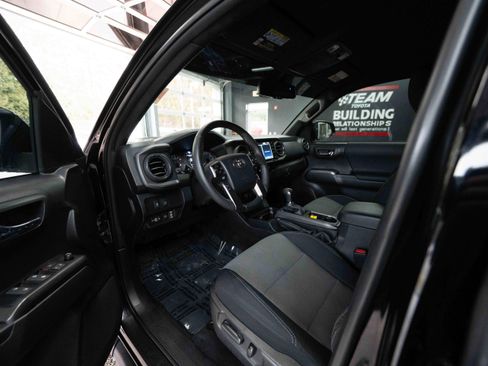 Used 2023 Toyota Tacoma TRD Sport w/ Advanced Technology Package image 8