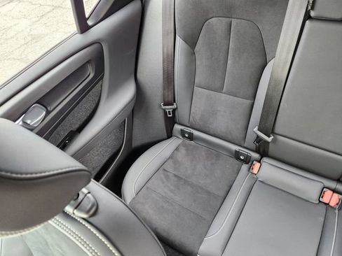 Certified 2025 Volvo XC40 B5 Plus AWD/4WD image 15