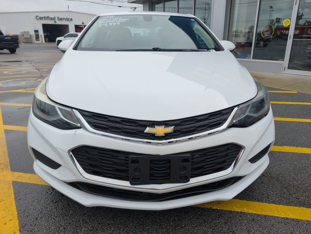 Used 2018 Chevrolet Cruze LT FWD image 2