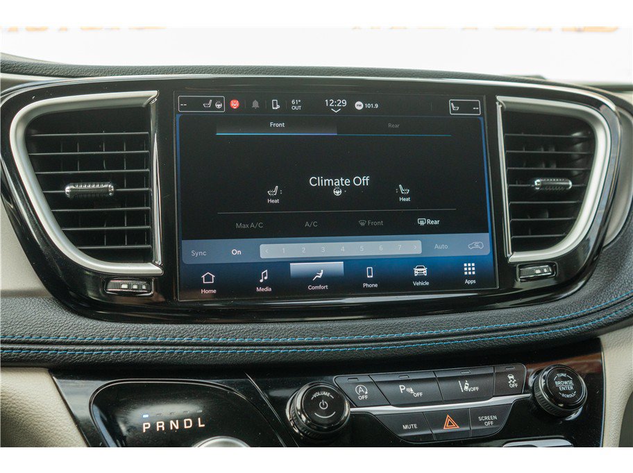 Used 2021 Chrysler Pacifica Touring-L FWD image 11