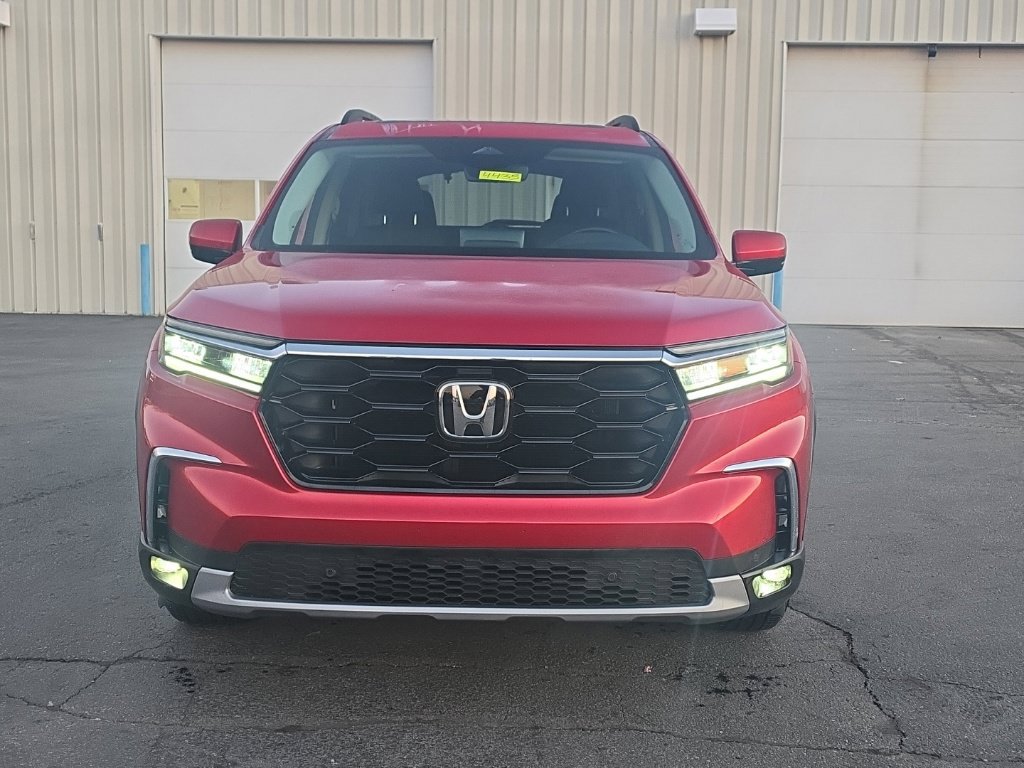 Used 2025 Honda Pilot Touring image 2