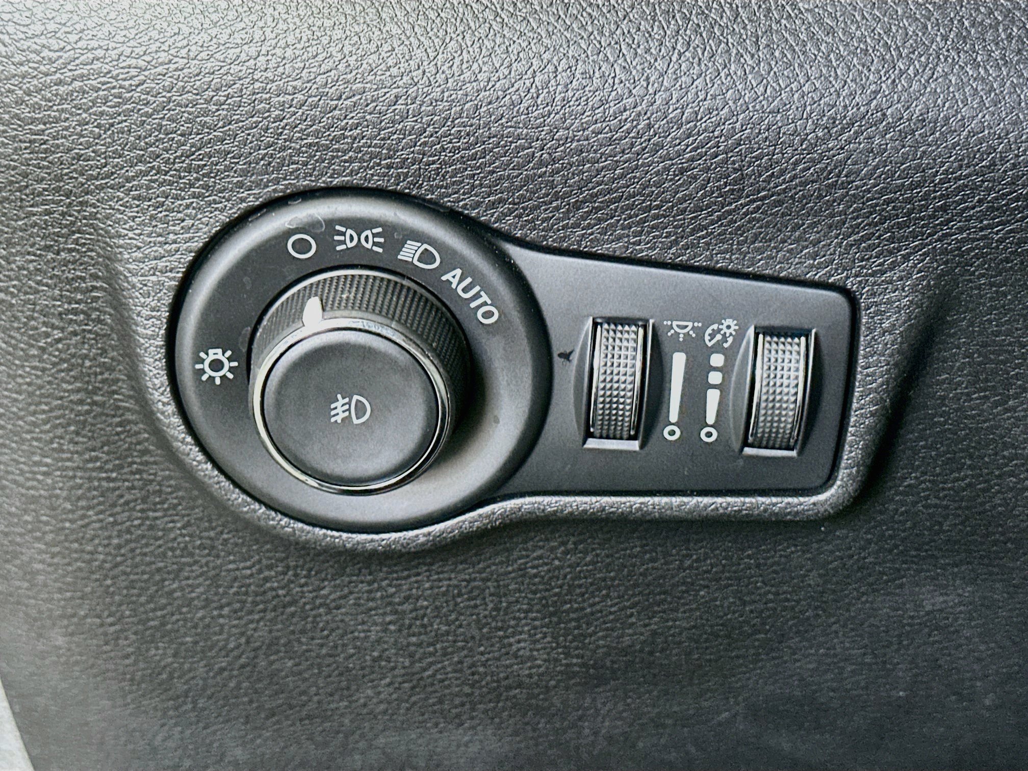 Used 2023 Jeep Compass Latitude AWD/4WD image 17