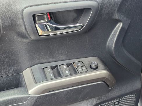 Used 2019 Toyota Tacoma Limited image 23