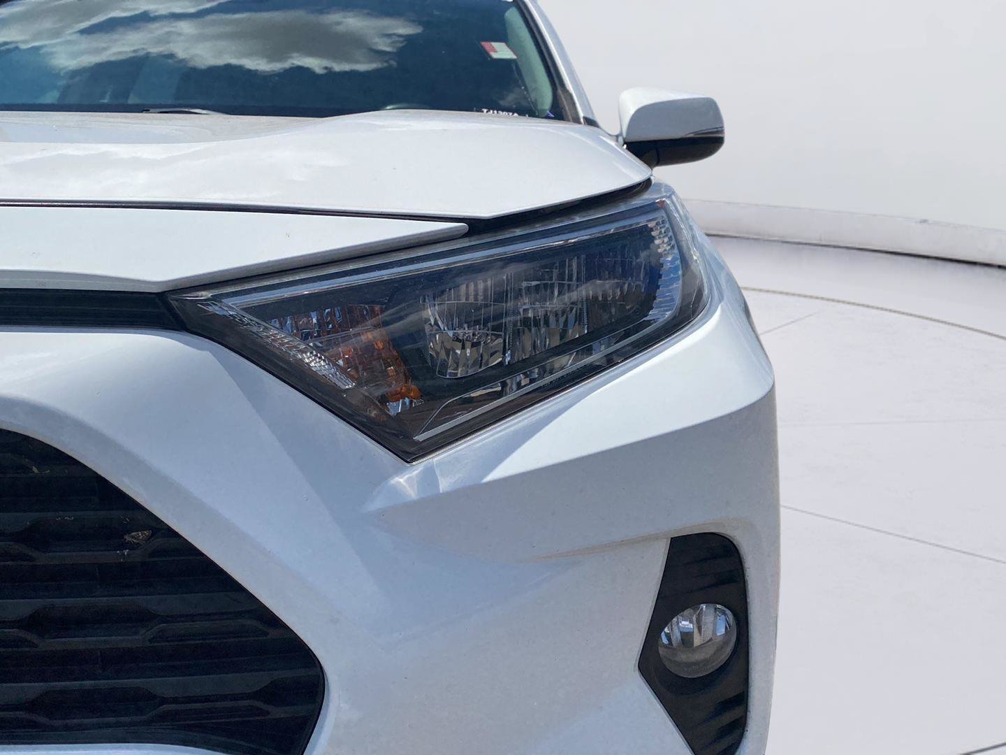 Used 2020 Toyota RAV4 XLE Premium FWD image 28