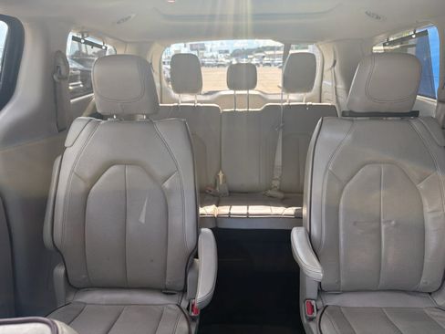 Used 2020 Chrysler Pacifica Limited FWD image 23