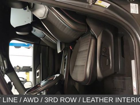 Used 2025 Ford Explorer ST-Line w/ ST-Line Street Pack AWD/4WD image 26