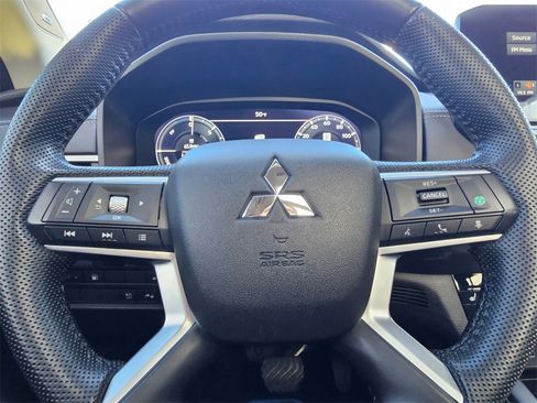 Used 2023 Mitsubishi Outlander SE image 19