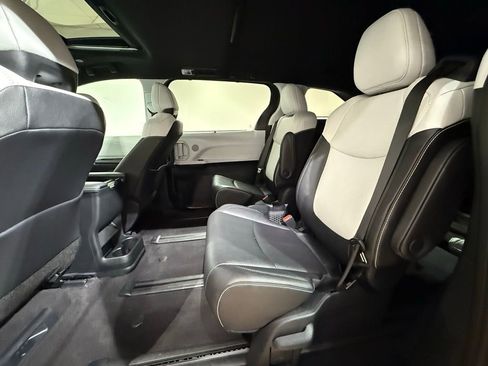 Certified 2025 Toyota Sienna XSE image 20