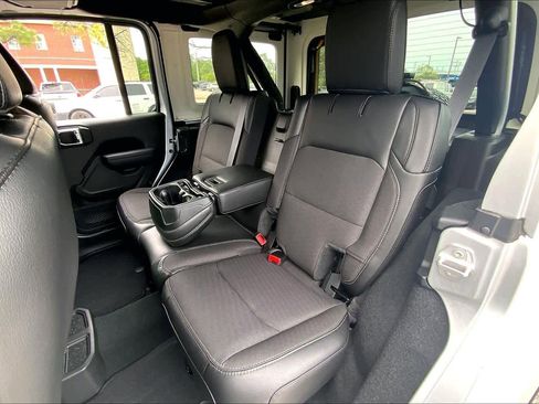 Used 2023 Jeep Wrangler Unlimited Sport AWD/4WD image 21