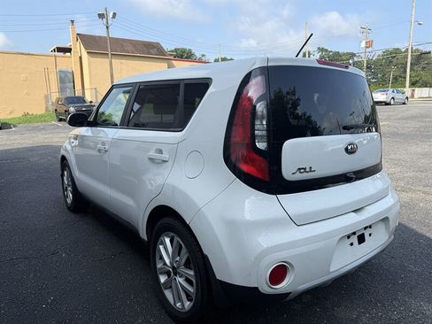 Used 2017 Kia Soul + FWD image 5