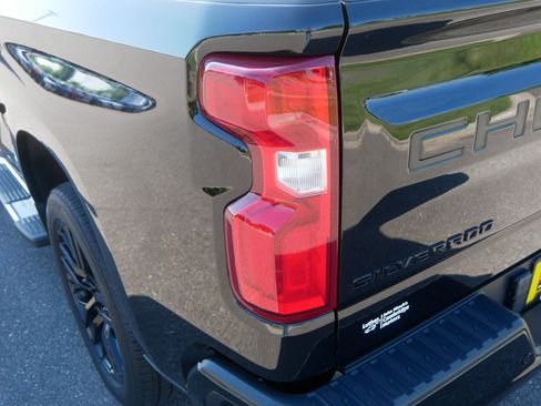 Used 2024 Chevrolet Silverado 1500 High Country w/ High Country Premium Package AWD/4WD image 17