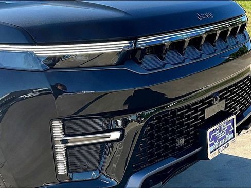 New 2026 Jeep Grand Wagoneer L Limited AWD/4WD image 32