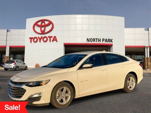 Used 2024 Chevrolet Malibu LT image 1