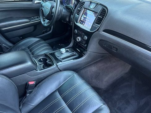 Used 2018 Chrysler 300 S AWD/4WD image 19