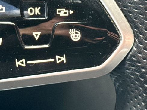 Used 2022 Volkswagen Tiguan SEL R-Line image 34