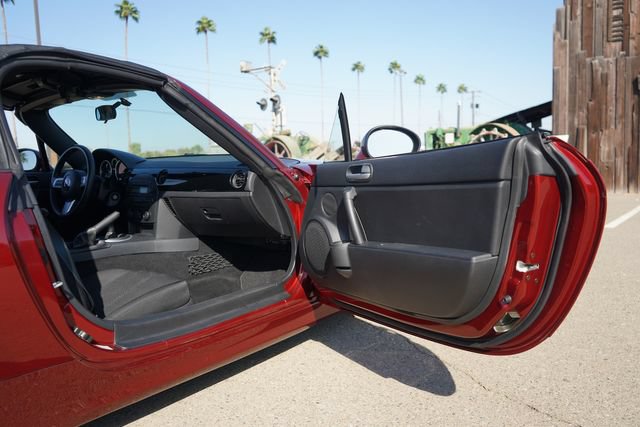 Used 2006 MAZDA MX-5 Miata Sport w/ Appearance Pkg RWD image 65