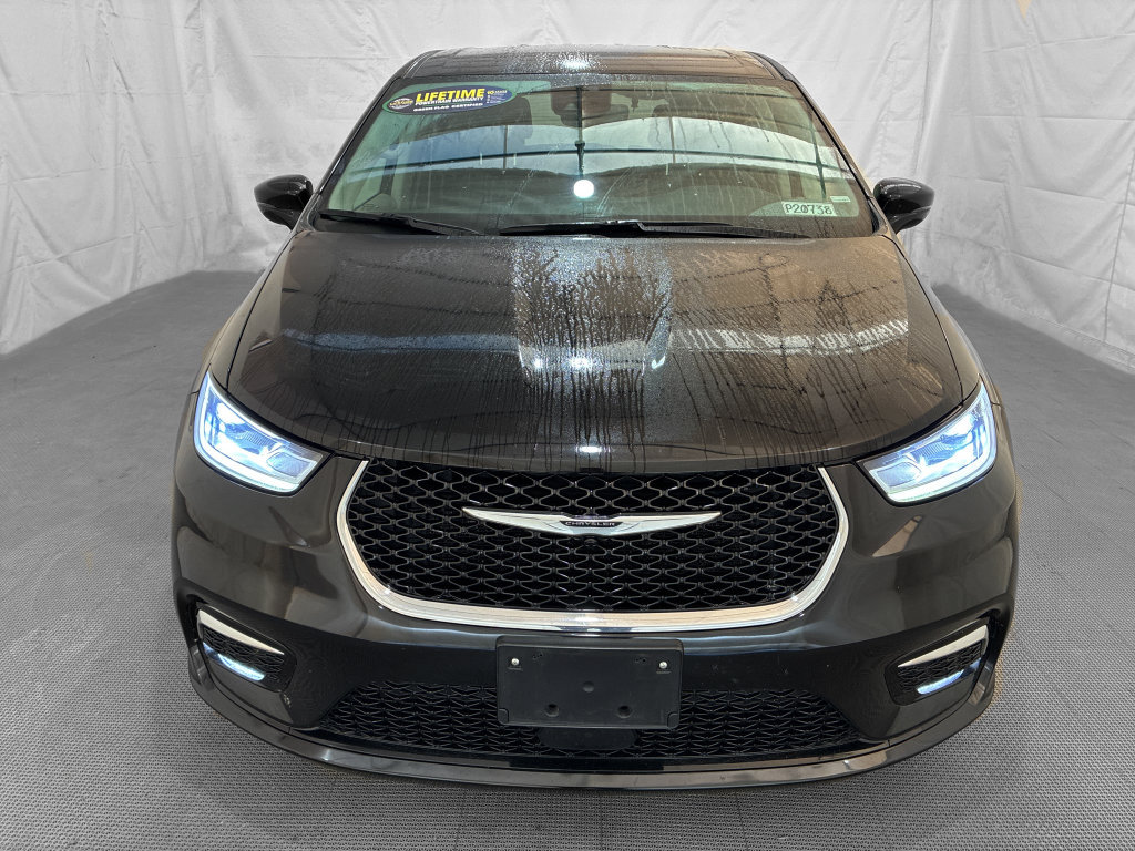 Used 2024 Chrysler Pacifica Limited FWD image 2