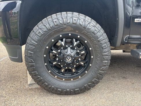 Used 2018 GMC Sierra 2500 Denali w/ Duramax Plus Package AWD/4WD image 10