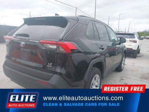 Used 2021 Toyota RAV4 LE AWD/4WD image 7