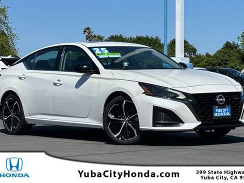 Used 2025 Nissan Altima 2.5 SR w/ SR Premium Package FWD image 1