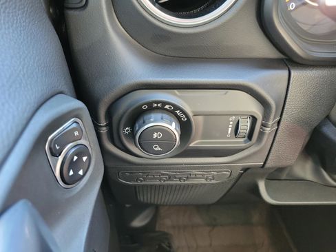 Used 2024 Jeep Gladiator Sport image 21