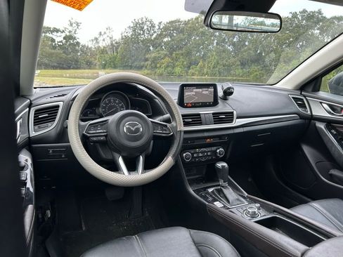 Used 2018 MAZDA MAZDA3 Touring image 12