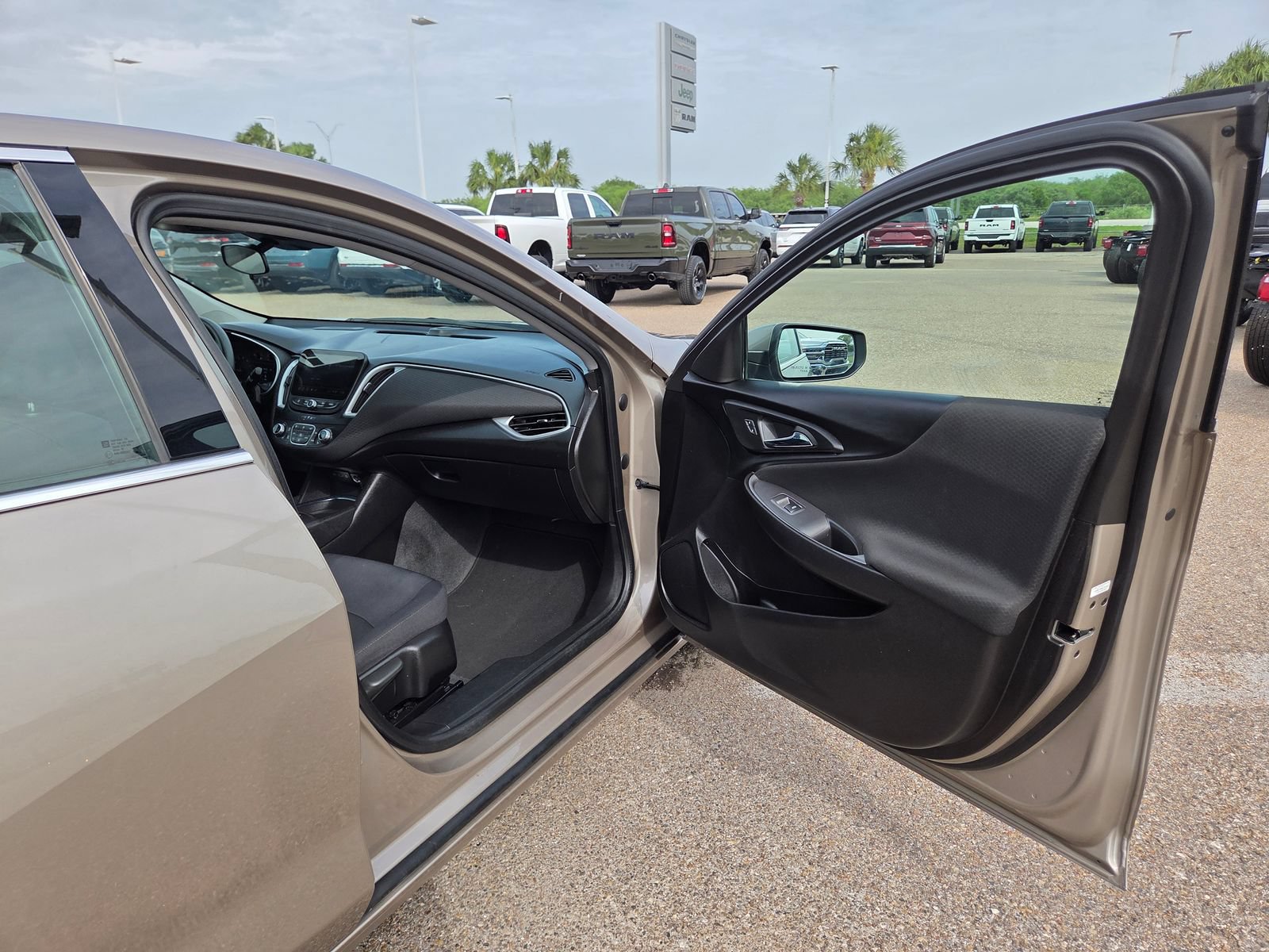Used 2024 Chevrolet Malibu LT FWD image 18