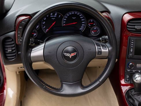 Used 2007 Chevrolet Corvette Coupe w/ Preferred Equipment Group RWD image 5