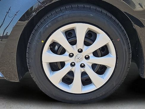 Used 2025 Toyota Corolla LE FWD image 10