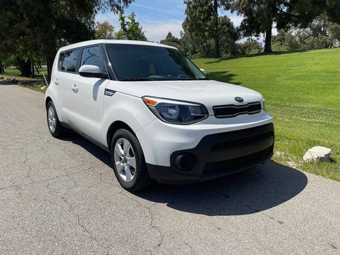 Used 2018 Kia Soul w/ Convenience Package FWD image 2