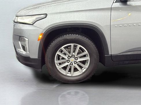 Used 2023 Chevrolet Traverse LT image 17